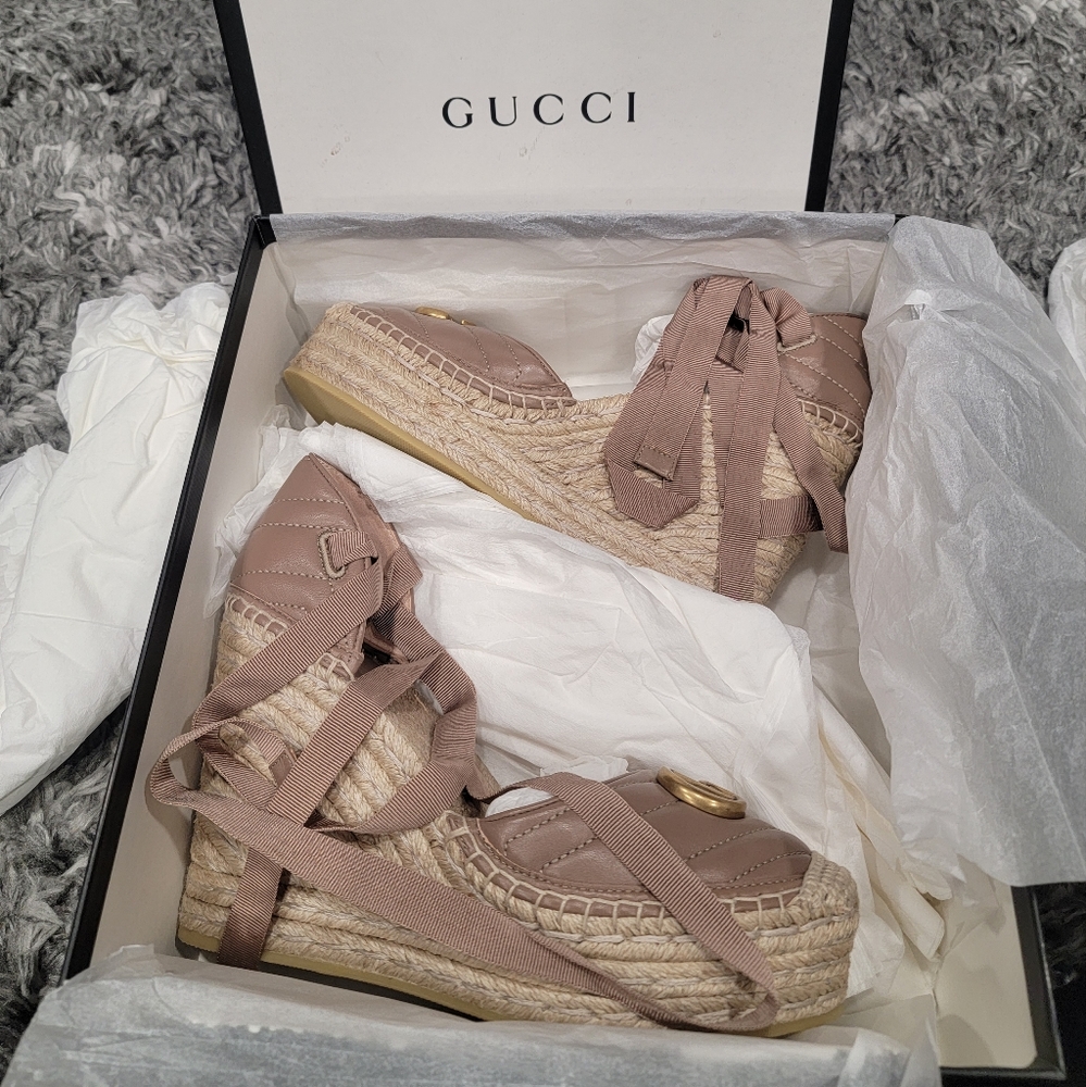 GUCCI Leather espadrilles 39 IT Never worn Beige,